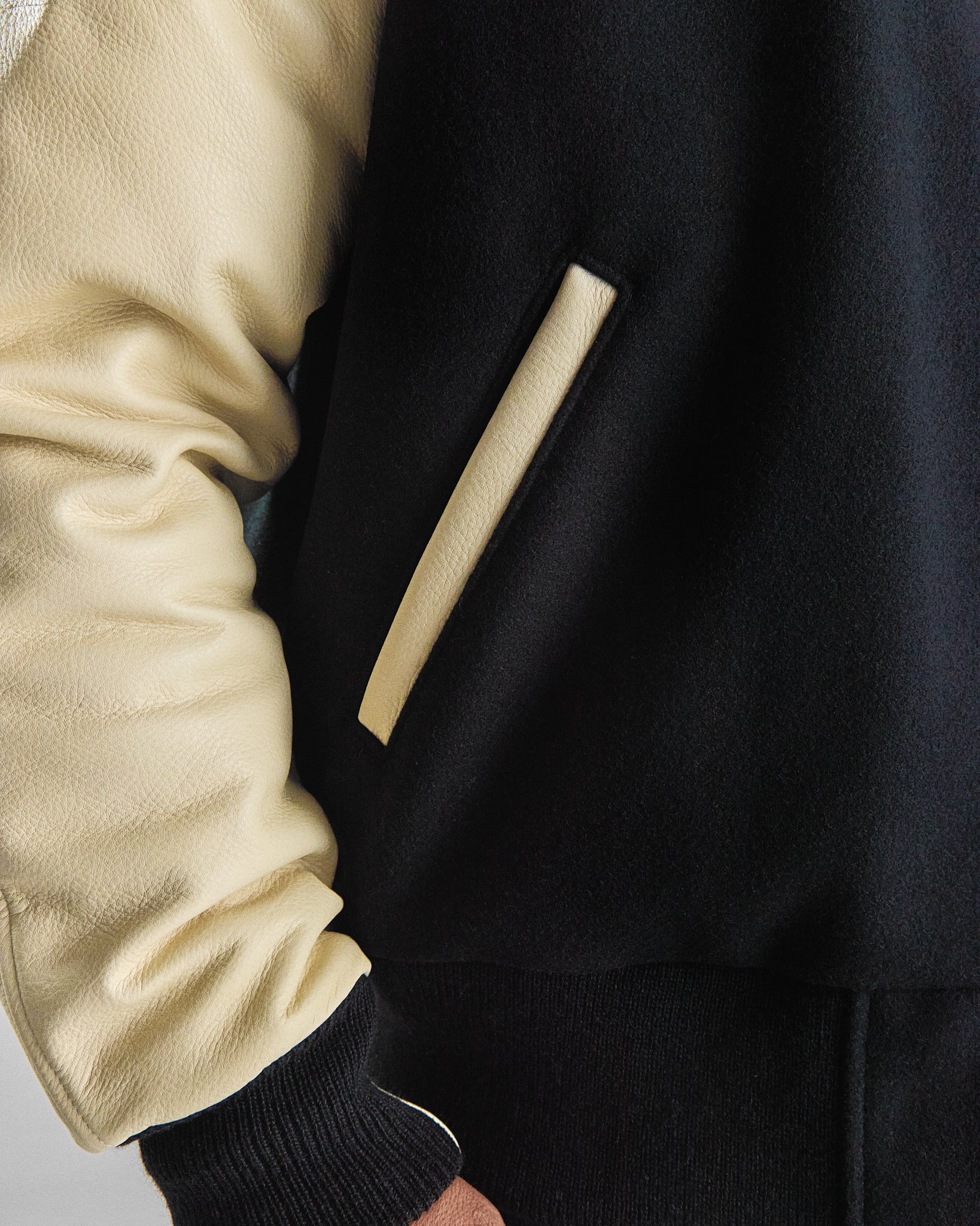 THE RALSTON - Black Melton Wool/Beige Leather Raglan Classic Fit